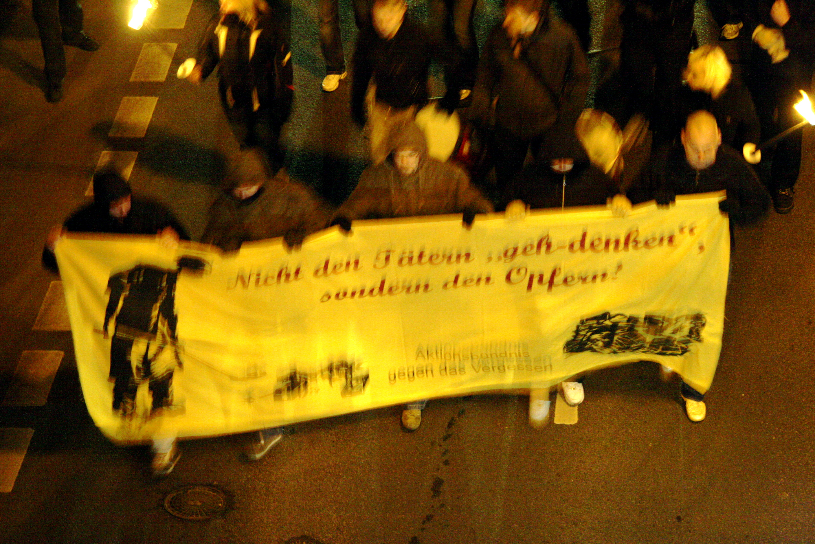 Fackelzug der Neonazis am 13.02.09 in Dresden